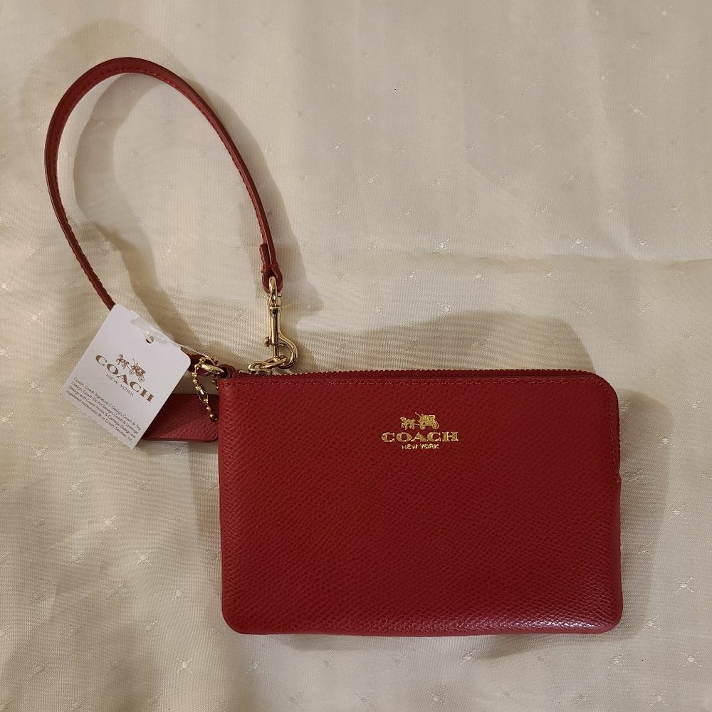 **SOLD** BRAND NEW WITH TAG LEATHER "COACH" WRISTLET